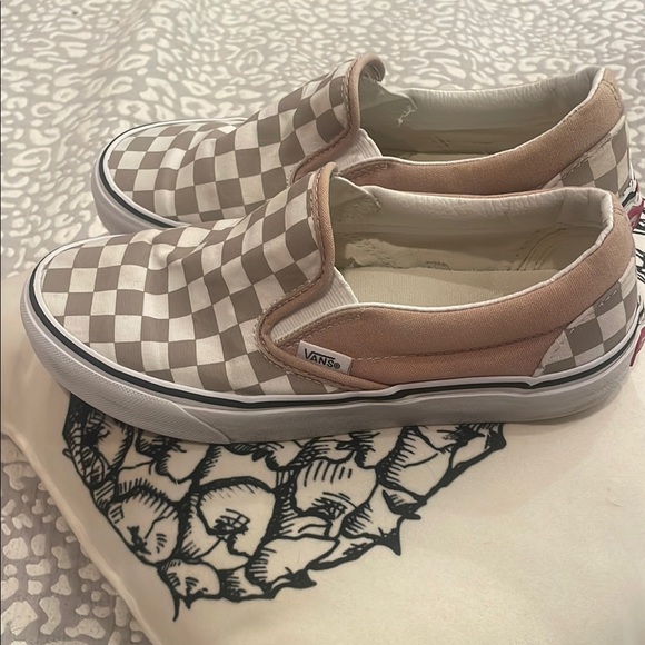 Vans Checkered Slip-On Shoes - Picture 5 of 7